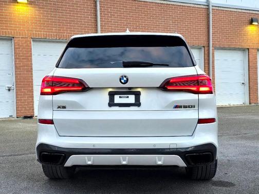 Mineral White Metallic 2020 BMW X5 M50i
