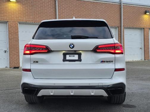 Mineral White Metallic 2020 BMW X5 M50i