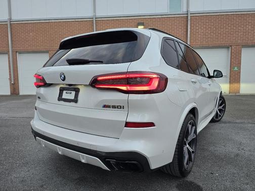 Mineral White Metallic 2020 BMW X5 M50i