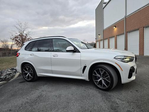 Mineral White Metallic 2020 BMW X5 M50i