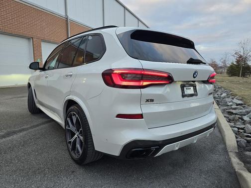 Mineral White Metallic 2020 BMW X5 M50i