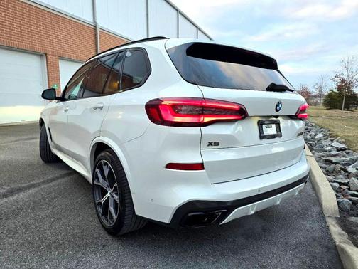 Mineral White Metallic 2020 BMW X5 M50i