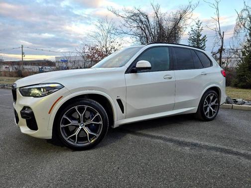 Mineral White Metallic 2020 BMW X5 M50i