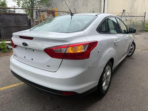 Oxford White 2014 Ford Focus SE