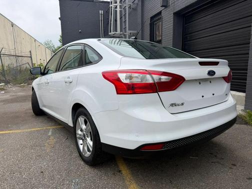 Oxford White 2014 Ford Focus SE