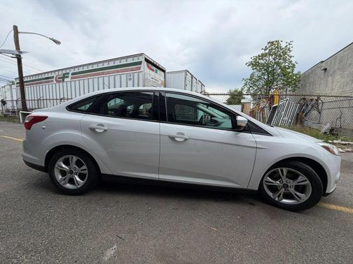 Oxford White 2014 Ford Focus SE