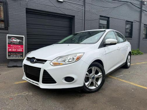 Oxford White 2014 Ford Focus SE