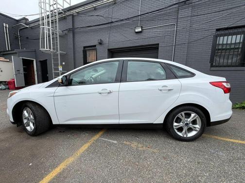 Oxford White 2014 Ford Focus SE