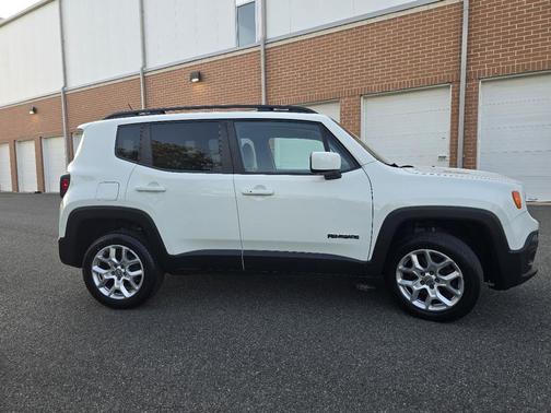 Alpine White 2016 Jeep Renegade Latitude