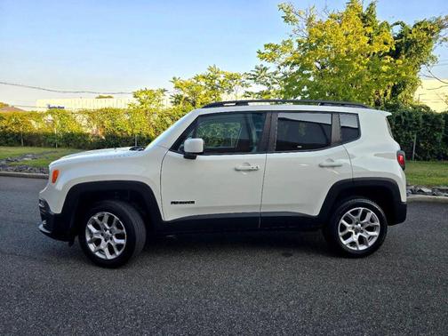 Alpine White 2016 Jeep Renegade Latitude