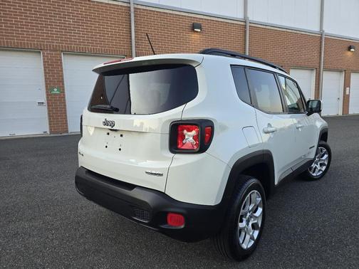 Alpine White 2016 Jeep Renegade Latitude