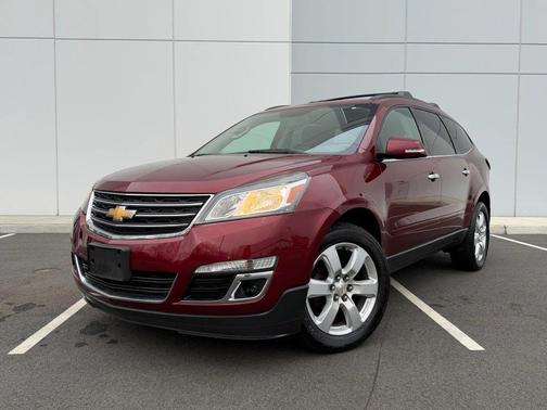 Siren Red Tintcoat 2017 Chevrolet Traverse 1LT