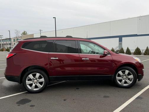 Siren Red Tintcoat 2017 Chevrolet Traverse 1LT