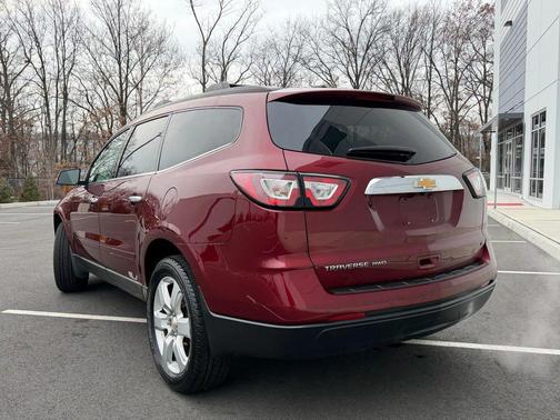 Siren Red Tintcoat 2017 Chevrolet Traverse 1LT