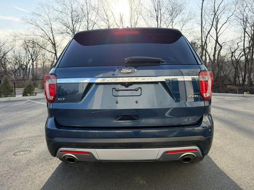 Blue Jeans Metallic 2017 Ford Explorer sport