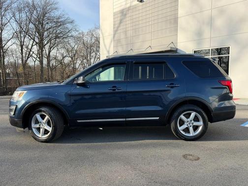 Blue Jeans Metallic 2017 Ford Explorer sport