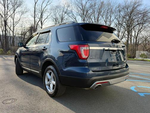 Blue Jeans Metallic 2017 Ford Explorer sport