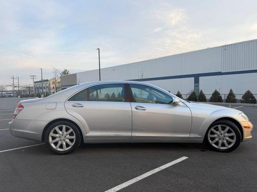 Silver 2007 Mercedes-Benz S-Class S 550 Sedan 4D
