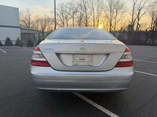 Silver 2007 Mercedes-Benz S-Class S 550 Sedan 4D
