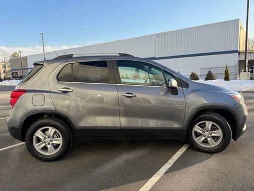 Satin Steel Metallic 2020 Chevrolet Trax LT