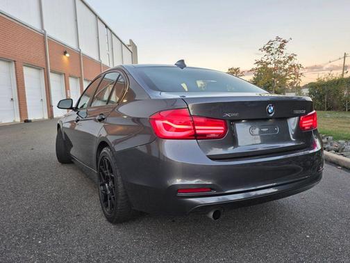 Mineral Gray Metallic 2018 BMW 320 i