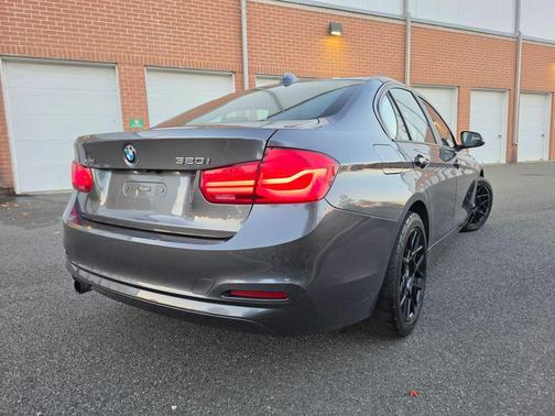 Mineral Gray Metallic 2018 BMW 320 i