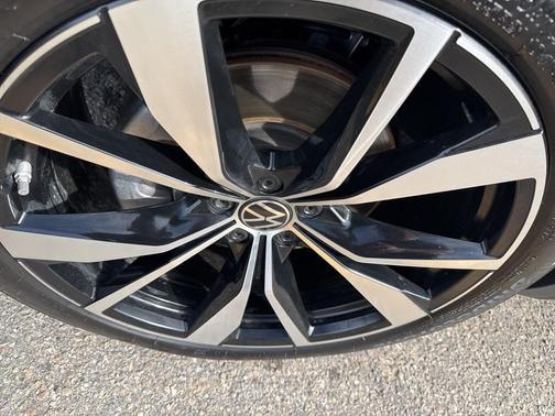 2024 Volkswagen Atlas Cross Sport 2.0T SEL Premium R-Line