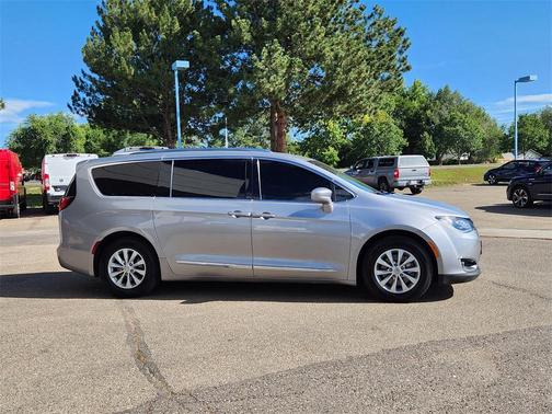 2018 Chrysler Pacifica Touring-L