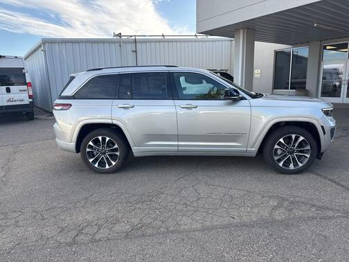 2022 Jeep Grand Cherokee Overland