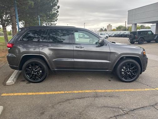 Granite Crystal Clearcoat Metallic 2021 Jeep Grand Cherokee Laredo X