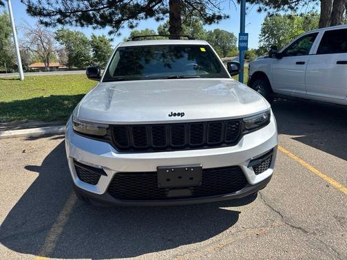 Silver Zynith 2025 Jeep Grand Cherokee Limited