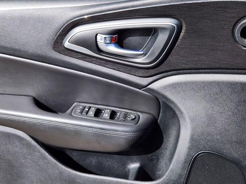 Black Clearcoat 2016 Chrysler 200 C