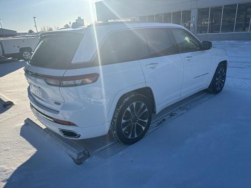 2022 Jeep Grand Cherokee Overland