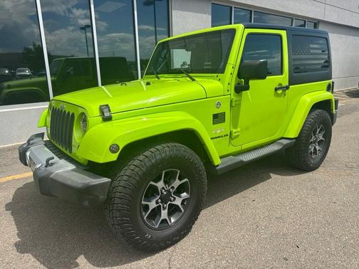 Gecko Pearlcoat 2013 Jeep Wrangler Sahara