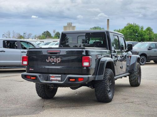 Black Clearcoat 2022 Jeep Gladiator Mojave