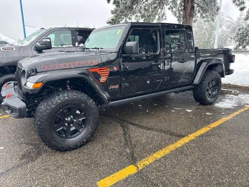 Black Clearcoat 2022 Jeep Gladiator Mojave