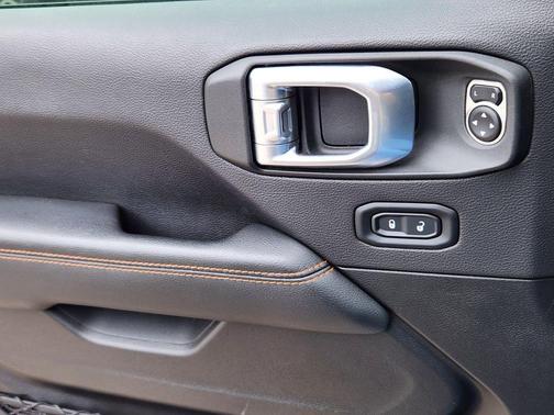 Black Clearcoat 2022 Jeep Gladiator Mojave