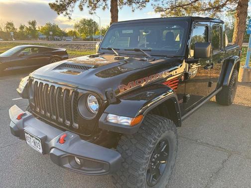 Black Clearcoat 2022 Jeep Gladiator Mojave