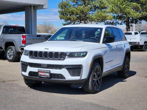 2026 Jeep Grand Cherokee Laredo