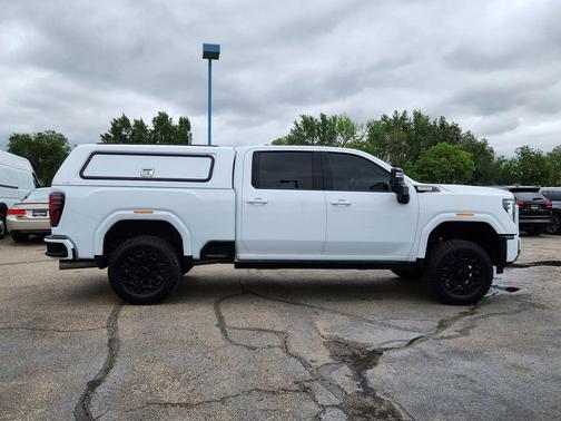 Summit White 2024 GMC Sierra 3500 AT4