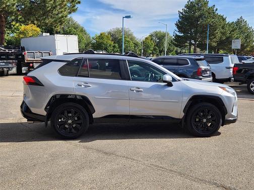 2022 Toyota RAV4 Hybrid SE