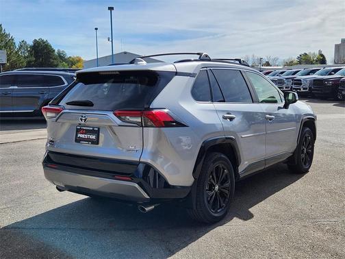 2022 Toyota RAV4 Hybrid SE