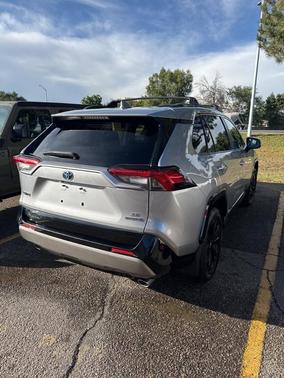 2022 Toyota RAV4 Hybrid SE