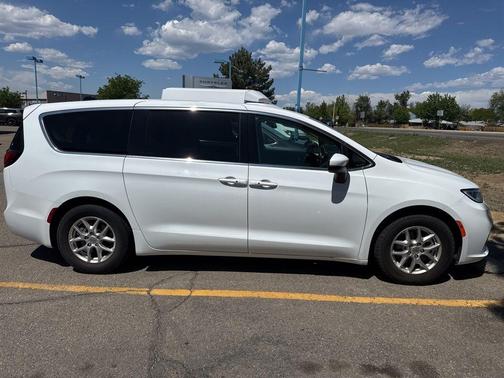 Bright White Clearcoat 2023 Chrysler Pacifica Touring-L