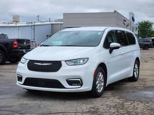 Bright White Clearcoat 2023 Chrysler Pacifica Touring-L