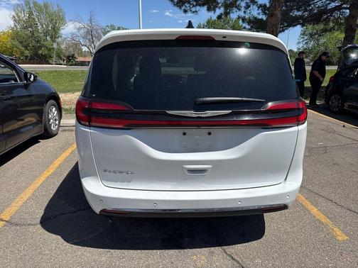 Bright White Clearcoat 2023 Chrysler Pacifica Touring-L