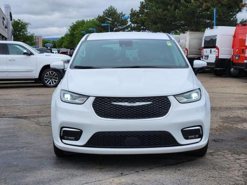 Bright White Clearcoat 2023 Chrysler Pacifica Touring-L