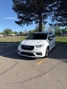 Bright White Clearcoat 2023 Chrysler Pacifica Touring-L