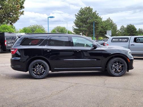DB Black Crystal Clearcoat 2026 Dodge Durango GT HEMI V8