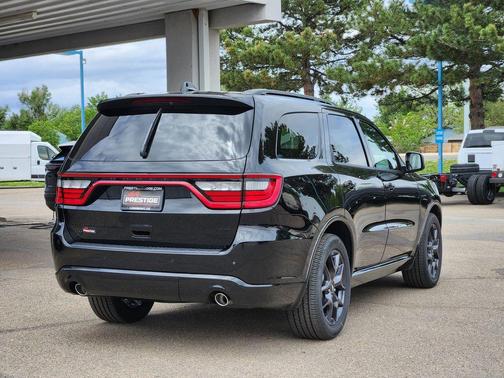 DB Black Crystal Clearcoat 2026 Dodge Durango GT HEMI V8